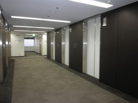 各階、EVホール