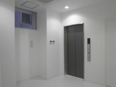 各階、EVホール