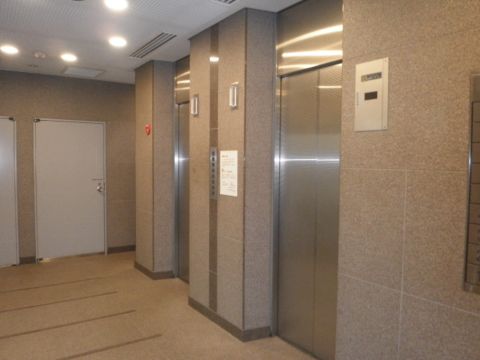 1階、EVホール