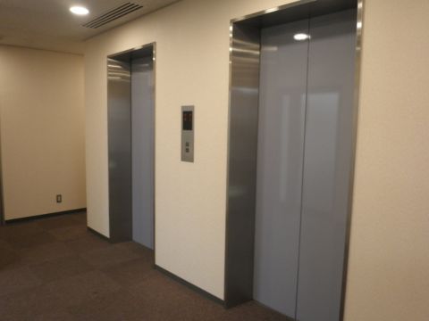 各階、EVホール