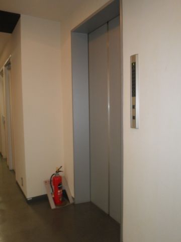 各階、EVホール