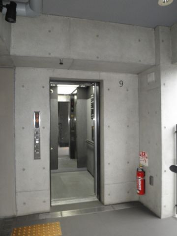 各階、EVホール