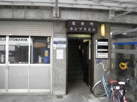 1F玄関