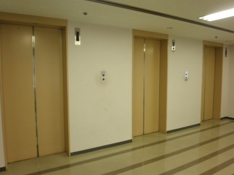 各階、EVホール