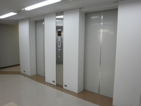 各階、EVホール