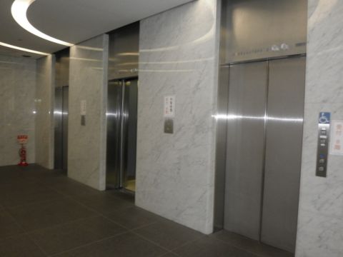 1階、EVホール