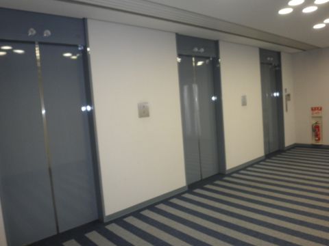 各階、EVホール