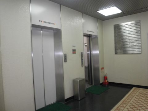 1階、EVホール