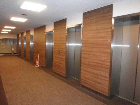 各階、EVホール