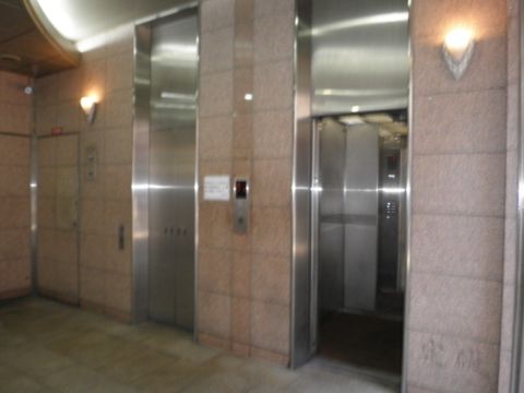1階、EVホール