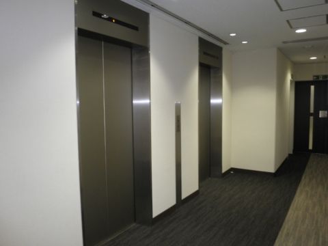 各階、EVホール