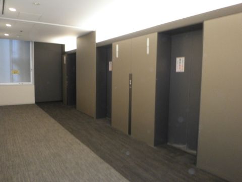 各階、EVホール