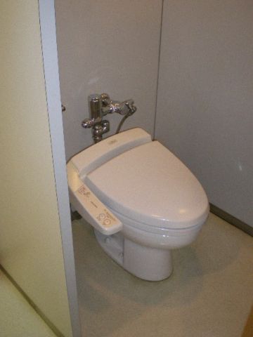 各階、シャワートイレ2基