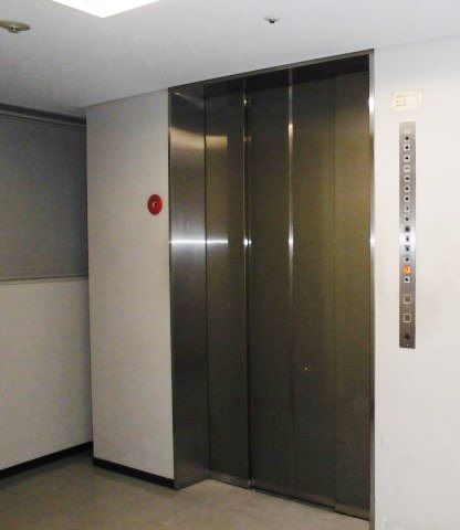 荷物用エレベーター