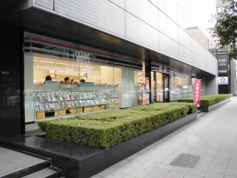 1階、南側コンビニ