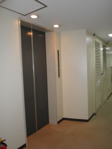 各階、EVホール