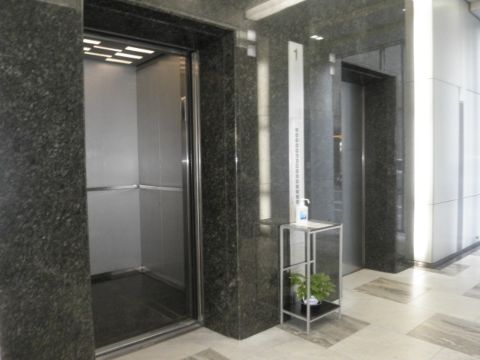 1階、EVホール