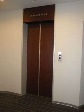 各階、EVホール