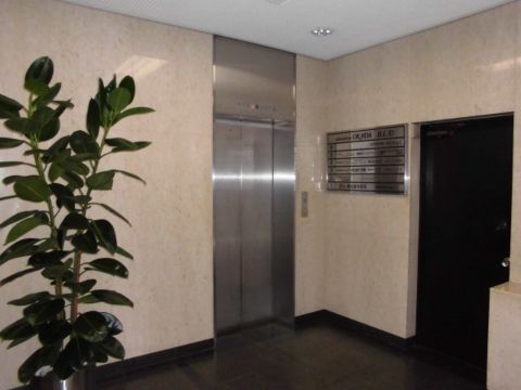 1階、EVホール