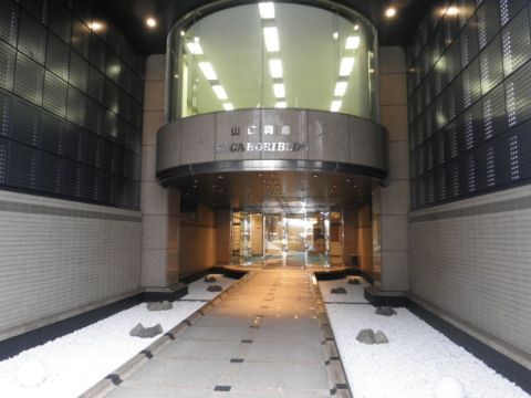 1F玄関