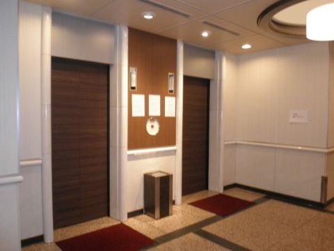 1階、EVホール