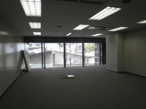 室内、201号室