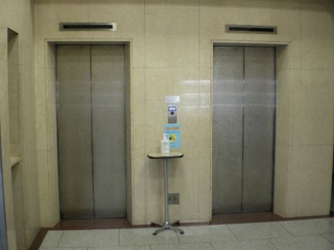 1階、EVホール