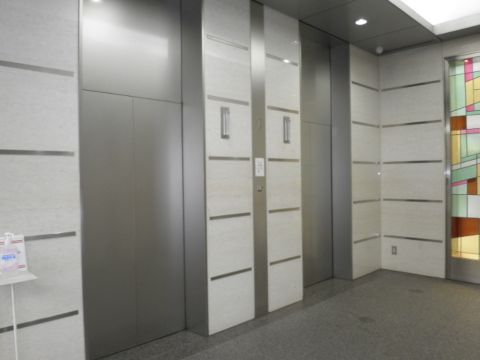 1階、EVホール