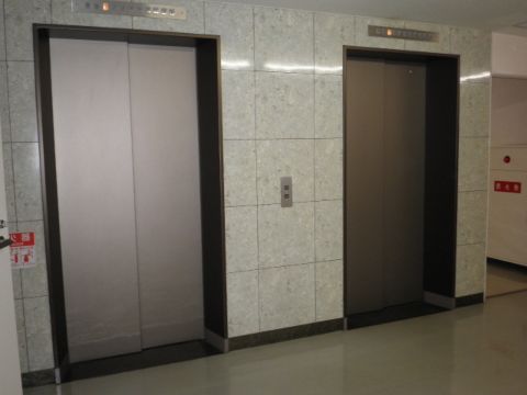 各階、EVホール