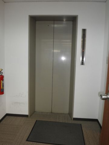 各階、EVホール