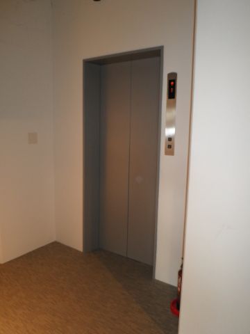 各階、EVホール