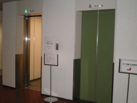 1階、EVホール