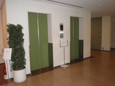 各階、EVホール