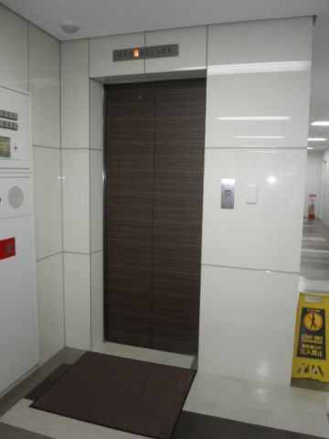 1階、EVホール
