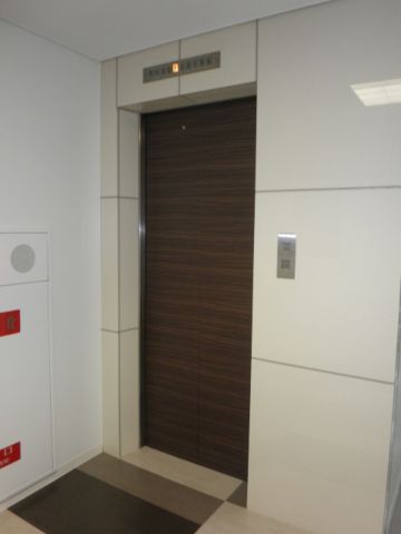 各階、EVホール