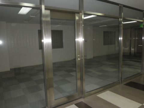 1階、ショールーム事務所 入口