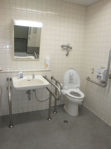 1階、車椅子対応トイレ