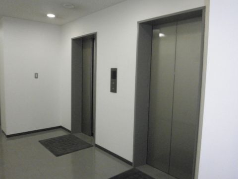 各階、EVホール