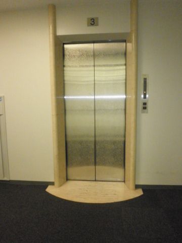 各階、EVホール