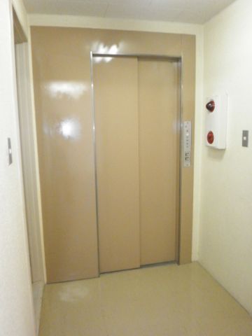 各階、EVホール