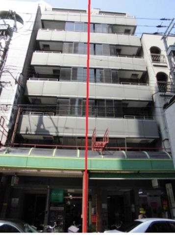 外観 ②(赤線の左側のビル)