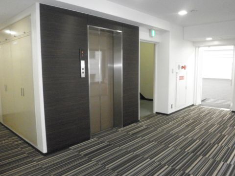 各階、EVホール